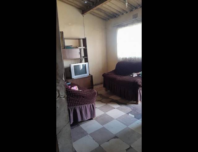 2 BEDROOM HOUSE FOR SALE IN MEADOWLANDS ZONE 2